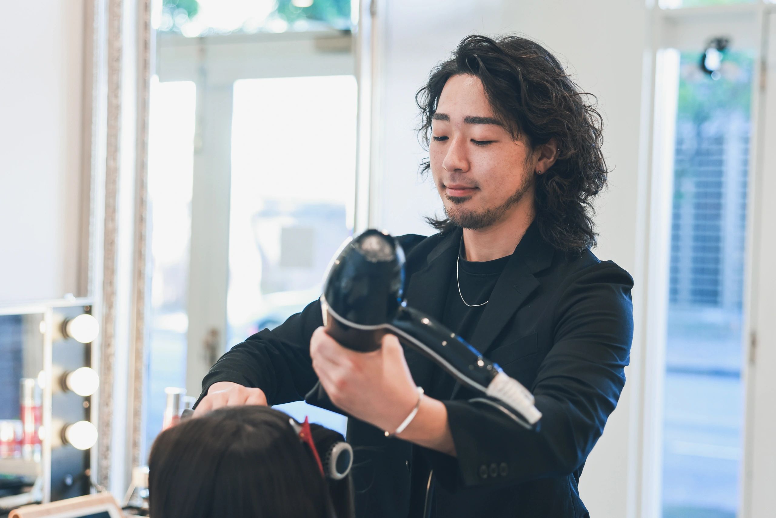 東方人形象的美業服務流程與專業操作情境